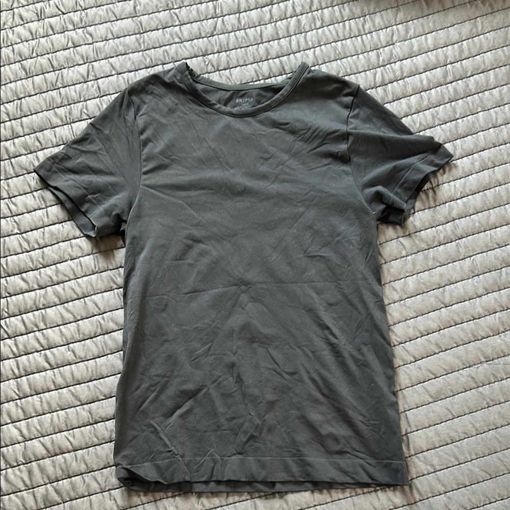 Skims black T-Shirt